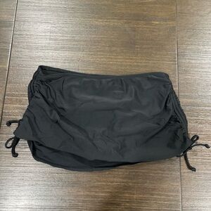 Old Navy women’s Black Ruched Swim Skirt Size Small